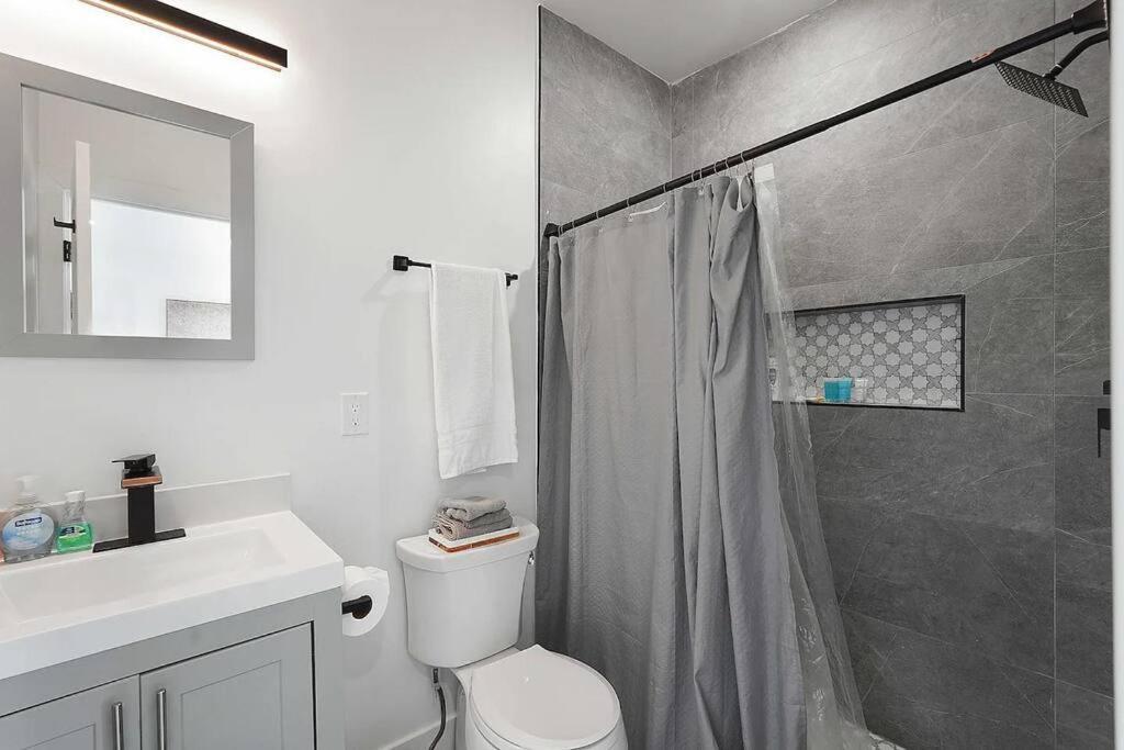 Enjoy City Skyline Views From Private Roof Deck! * Washington