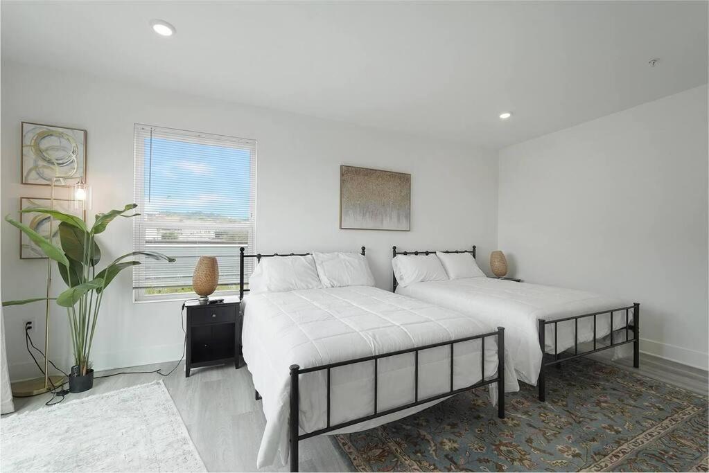Holiday home Enjoy City Skyline Views From Private Roof Deck!
