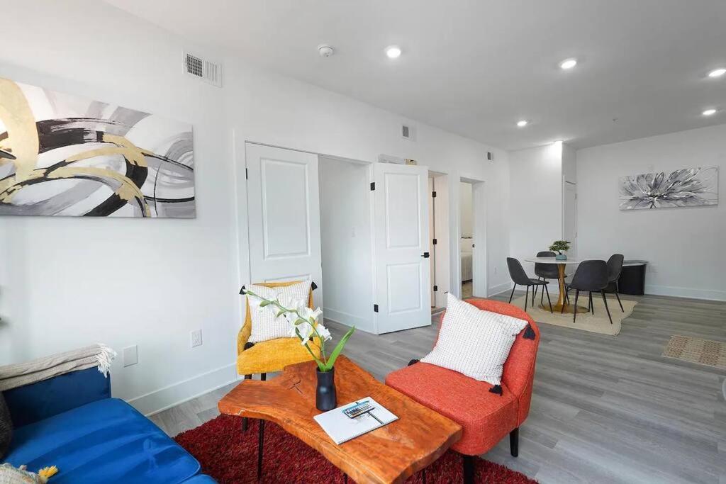 Enjoy City Skyline Views From Private Roof Deck! Holiday home *