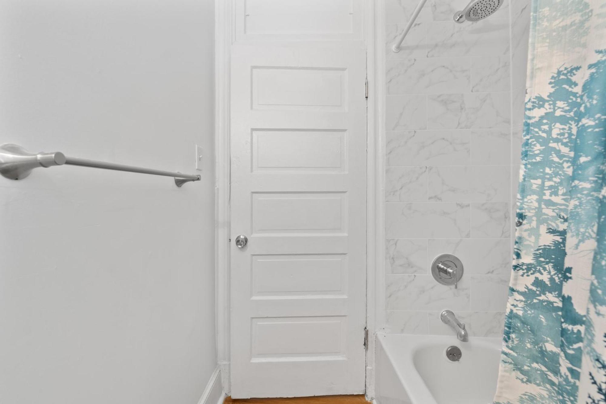 Holiday home Charming 4-bedroom Townhome In Fabulous With Ac, Wifi Washington