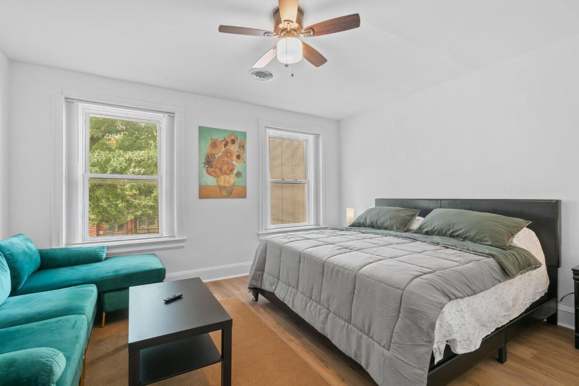 Charming 4-bedroom Townhome In Fabulous With Ac, Wifi Washington