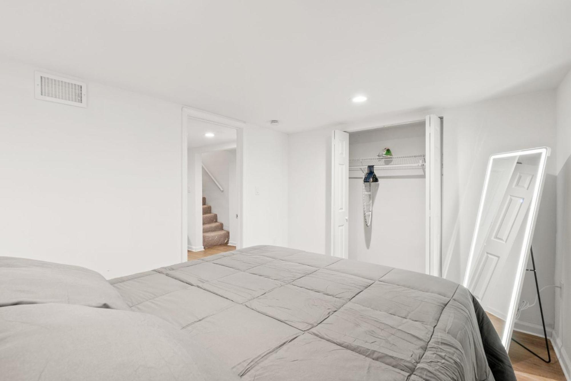 Charming 4-bedroom Townhome In Fabulous With Ac, Wifi