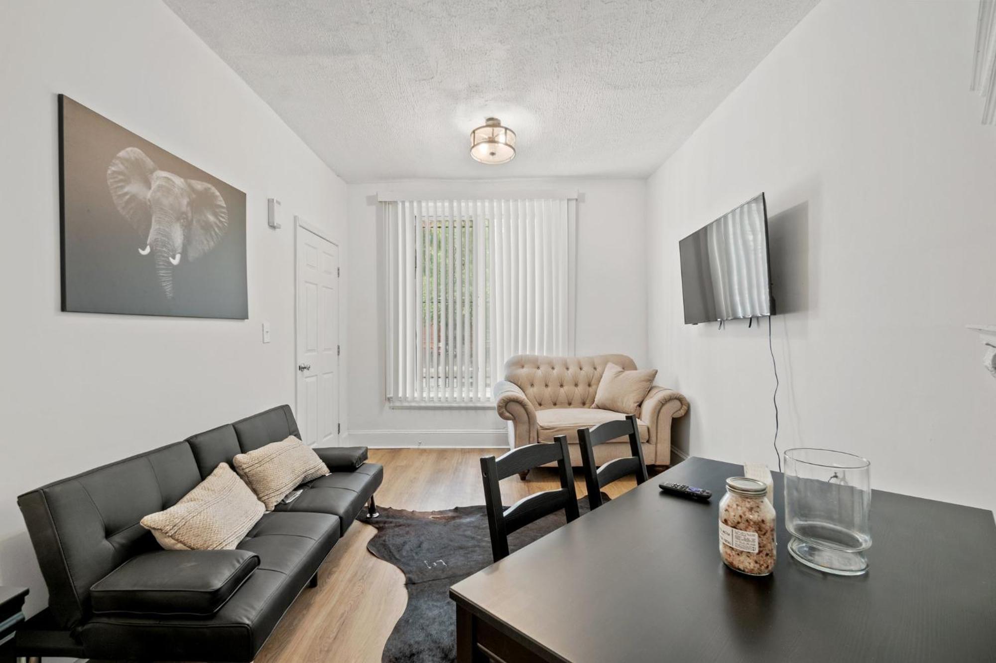 Holiday home Charming 4-bedroom Townhome In Fabulous With Ac, Wifi Washington