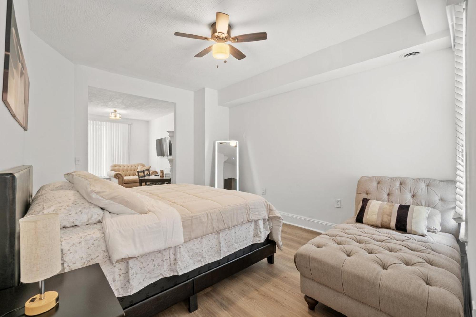 Holiday home Charming 4-bedroom Townhome In Fabulous With Ac, Wifi