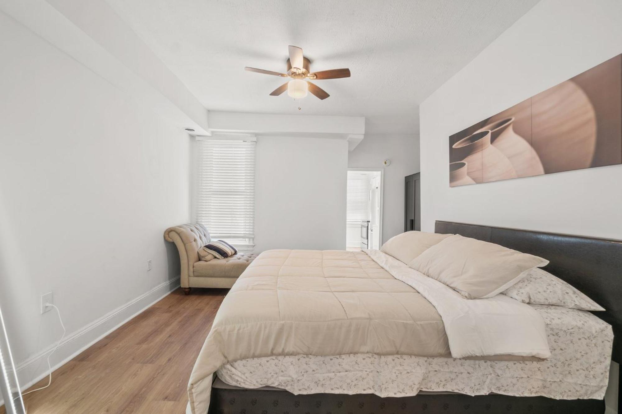 Charming 4-bedroom Townhome In Fabulous With Ac, Wifi Holiday home *