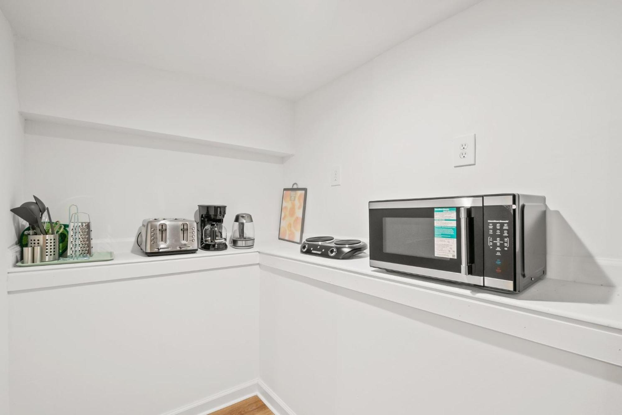 Charming 4-bedroom Townhome In Fabulous With Ac, Wifi