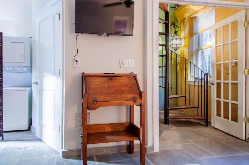 Apartment Historic Capital Hill And Carriage House Washington