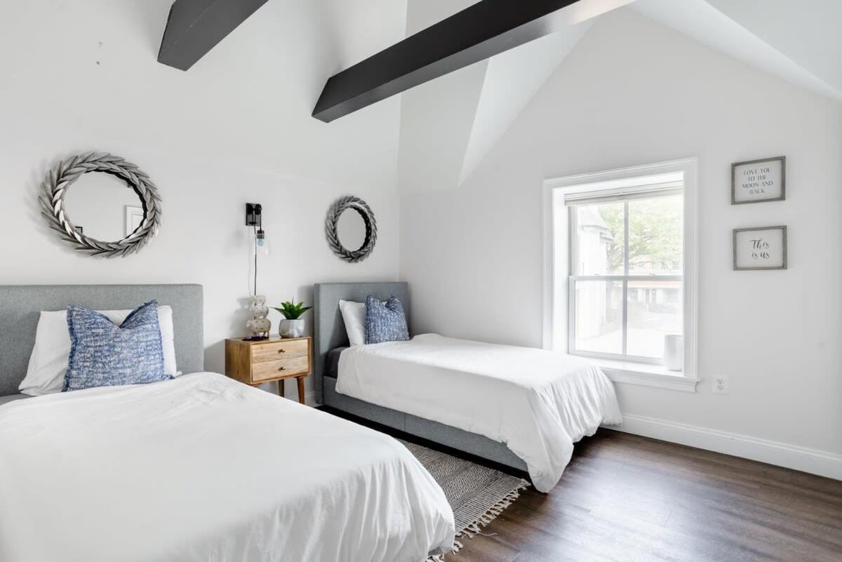 Decompress In The Zen Surroundings Of A Cozy Carriage House Washington