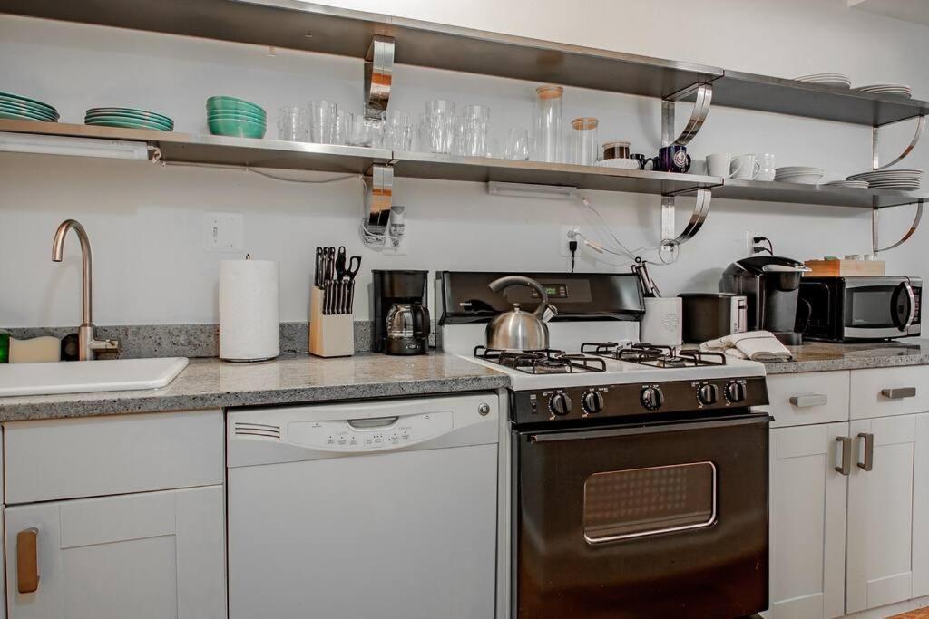 Quaint Dc Private 1-br Walk To Metro-rail Subway * Washington