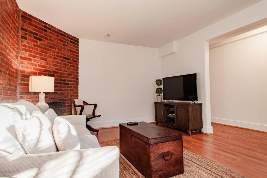 Quaint Dc Private 1-br Walk To Metro-rail Subway