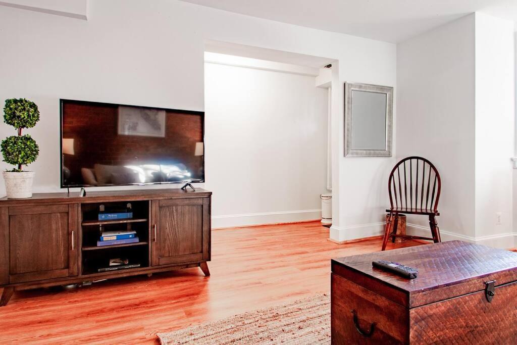Apartment Quaint Dc Private 1-br Walk To Metro-rail Subway *