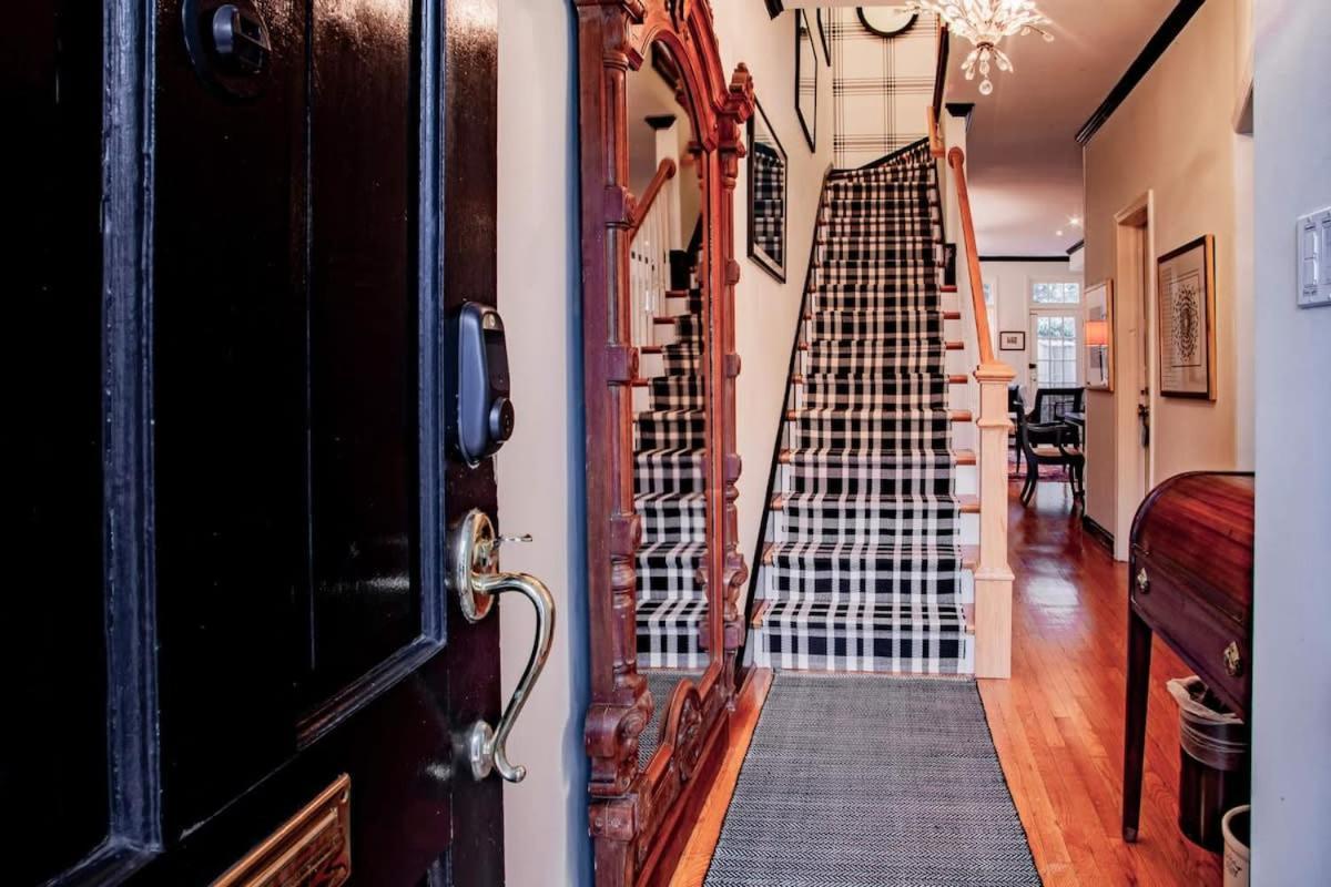 Heart Of Capitol Hill Row House Luxury & Location Washington