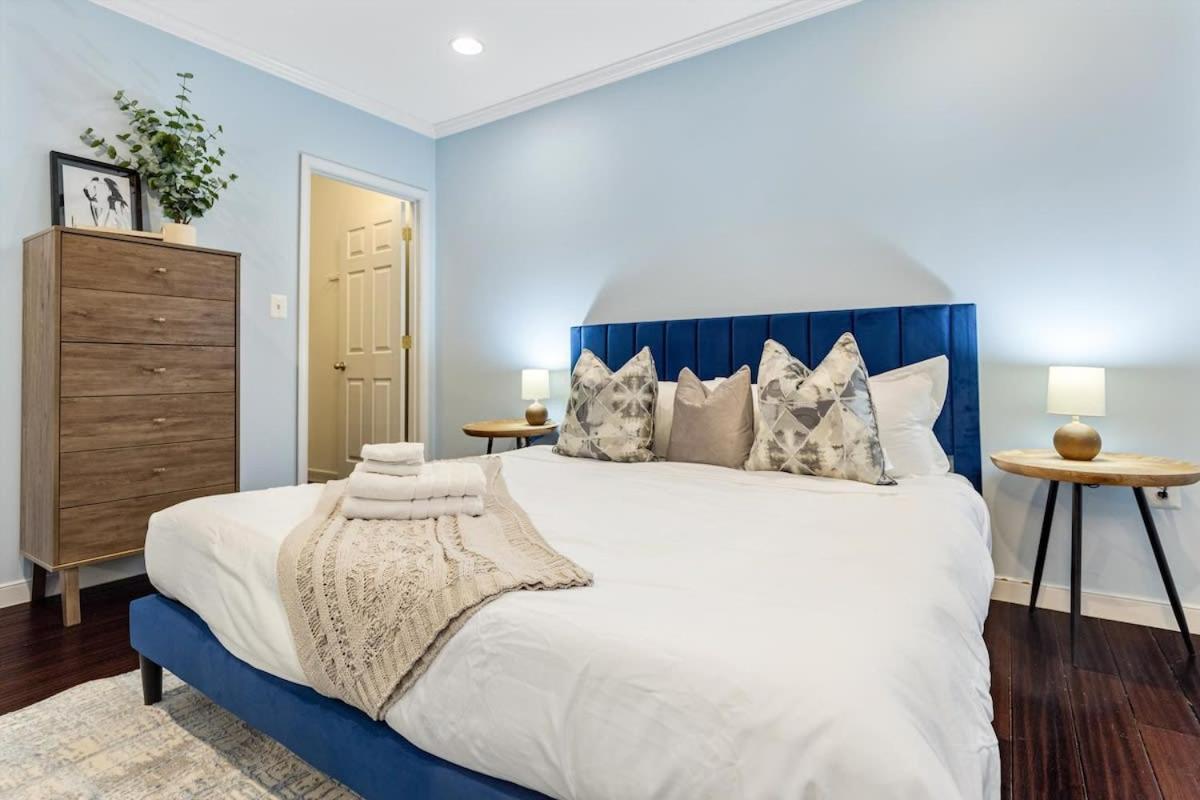 Exceptional 4-br Near Rock Creek Park Holiday home Washington