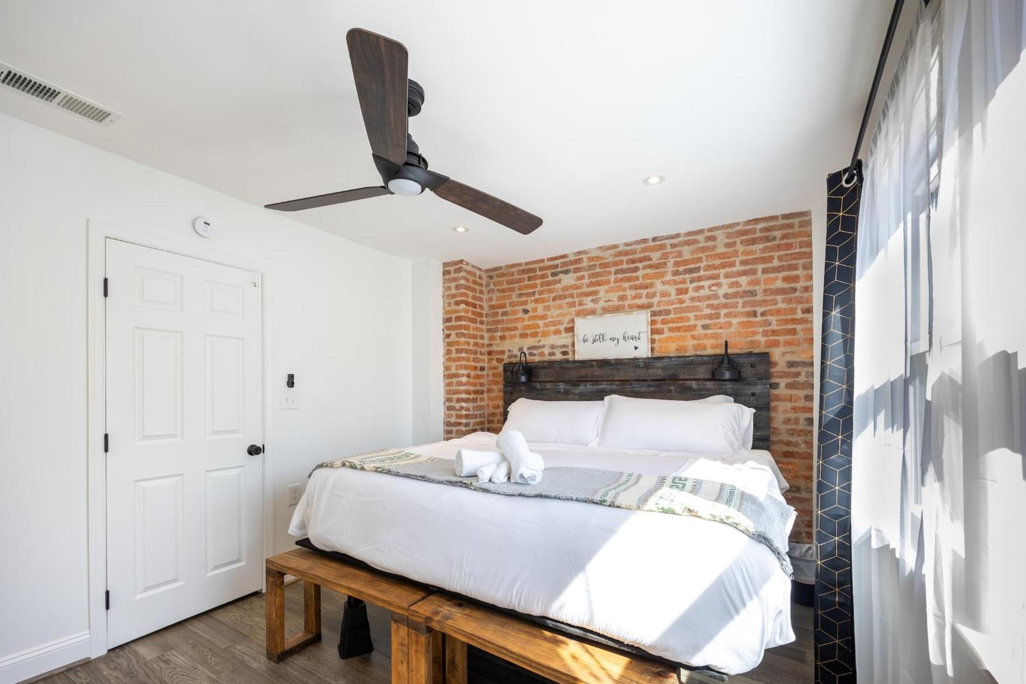 Charming 2br Townhouse With Patio & Parking In Dc Apartment