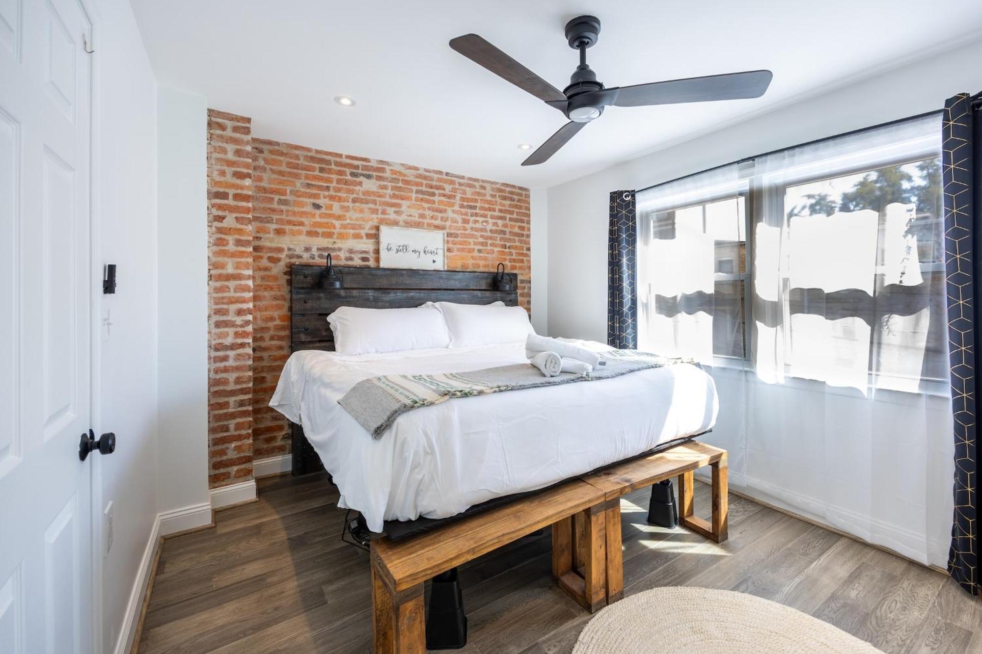 Charming 2br Townhouse With Patio & Parking In Dc * Washington