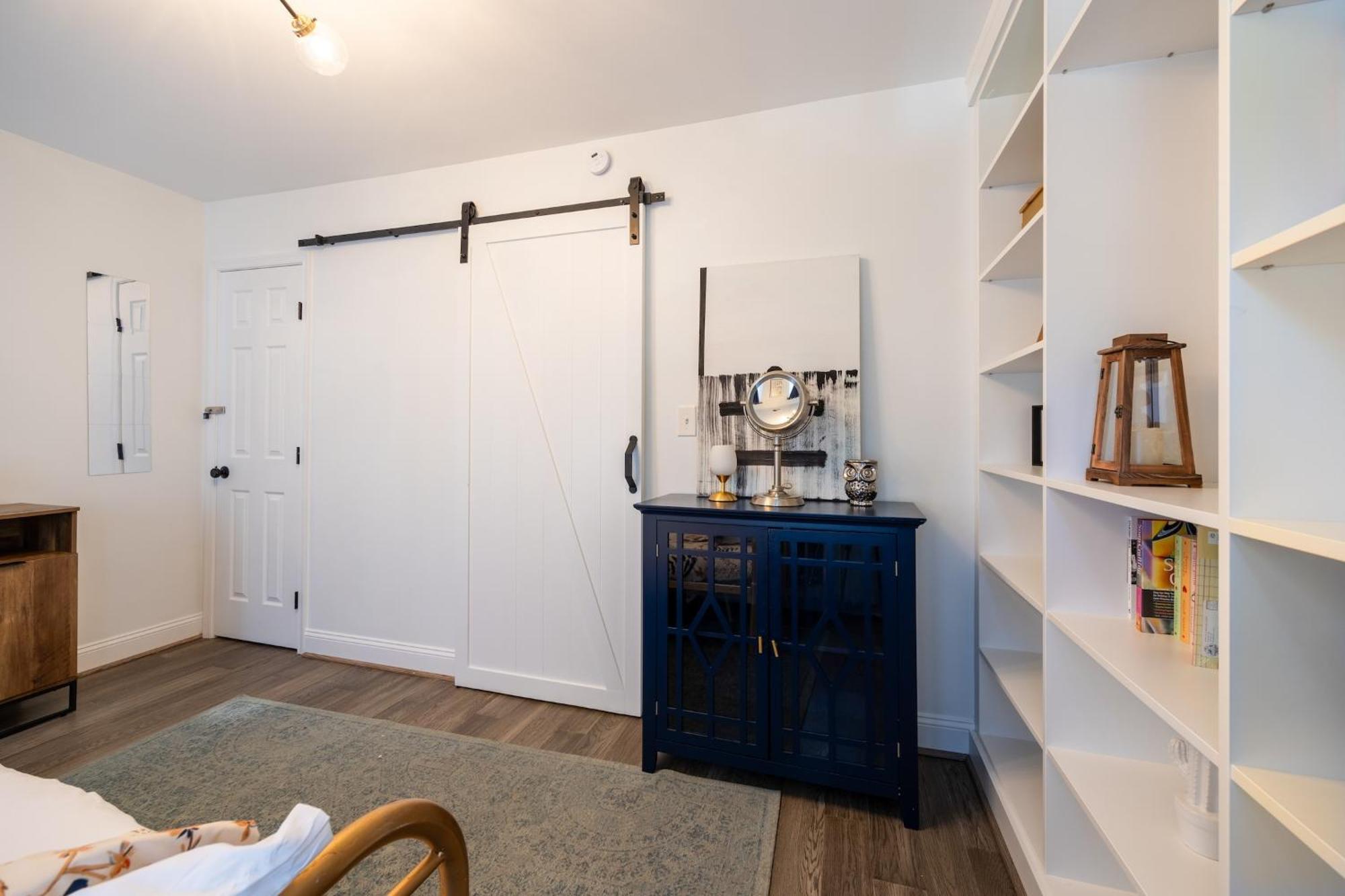 Charming 2br Townhouse With Patio & Parking In Dc