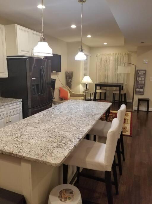 Bed & Breakfast Beautiful New 4 Bedroom 3 Bath Family Or 1 Bedroom Nr Howard U Downtown Nw Dc Washington