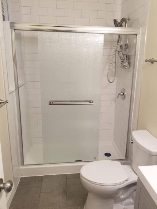 Beautiful New 4 Bedroom 3 Bath Family Or 1 Bedroom Nr Howard U Downtown Nw Dc *