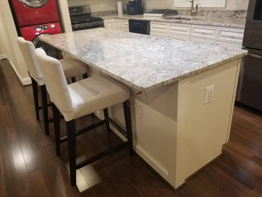 Beautiful New 4 Bedroom 3 Bath Family Or 1 Bedroom Nr Howard U Downtown Nw Dc Washington