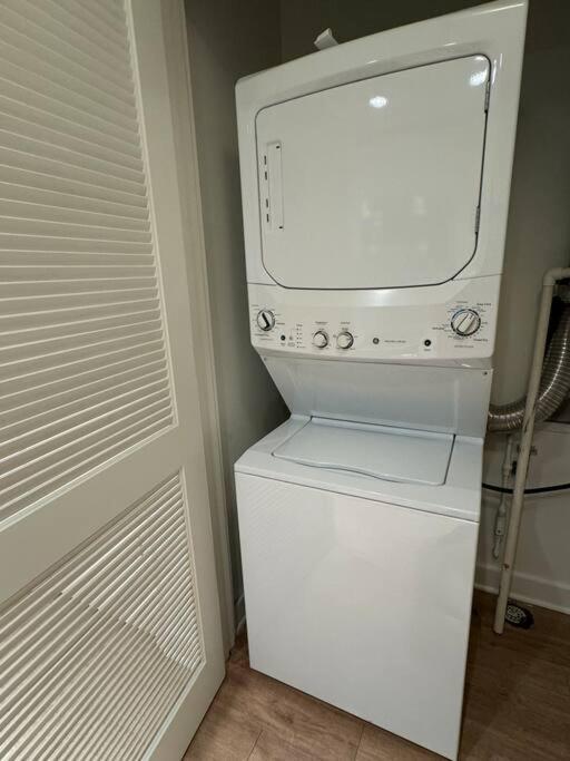 New Lux 1br In Dc Apartment
