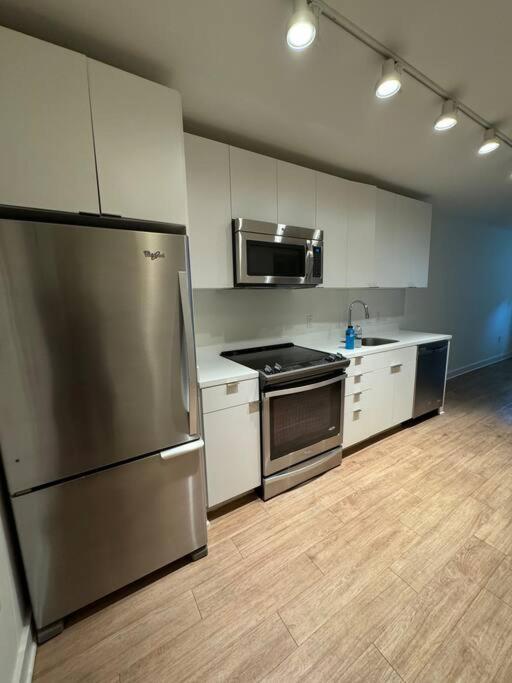New Lux 1br In Dc