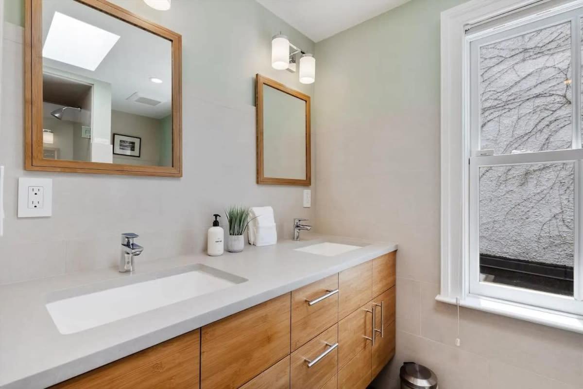 Holiday home Historic & Modern Capitol Hill 2-br Row *
