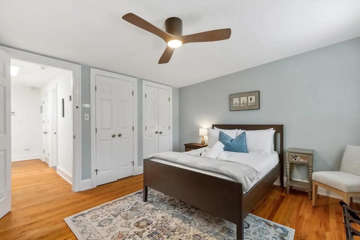 Historic & Modern Capitol Hill 2-br Row Holiday home Washington