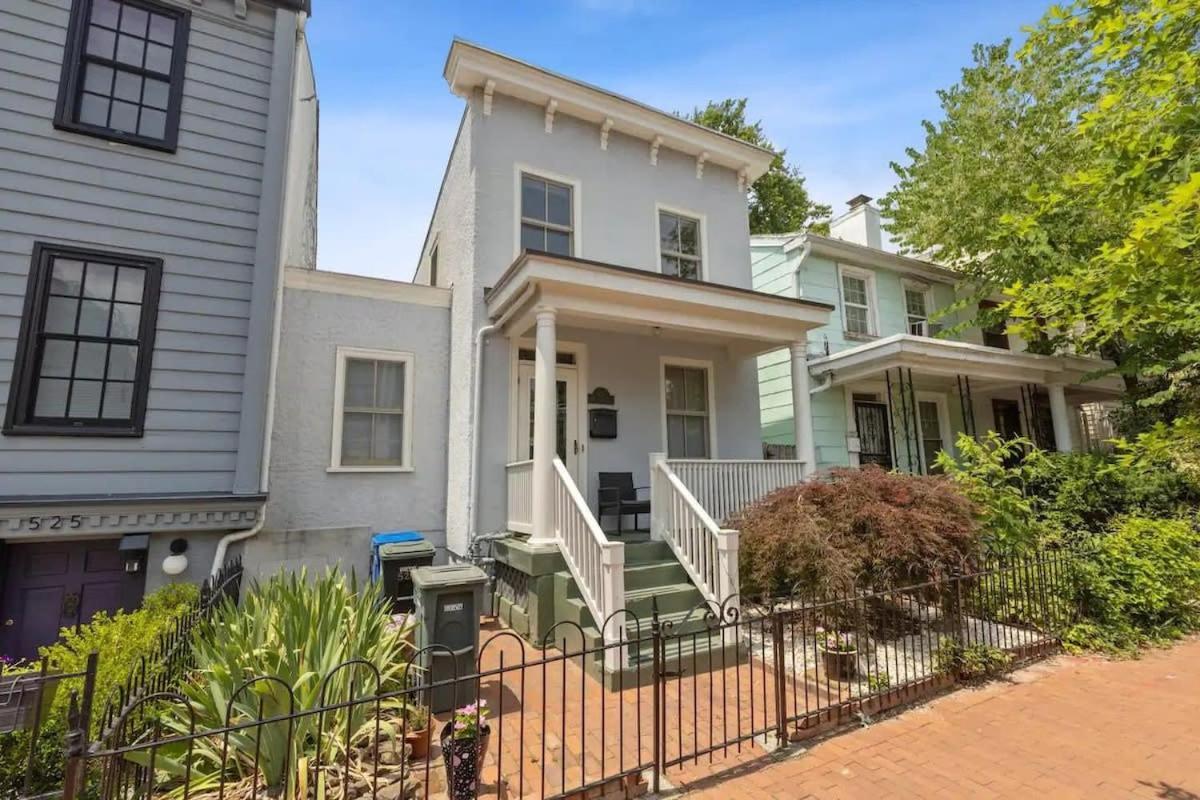 Historic & Modern Capitol Hill 2-br Row