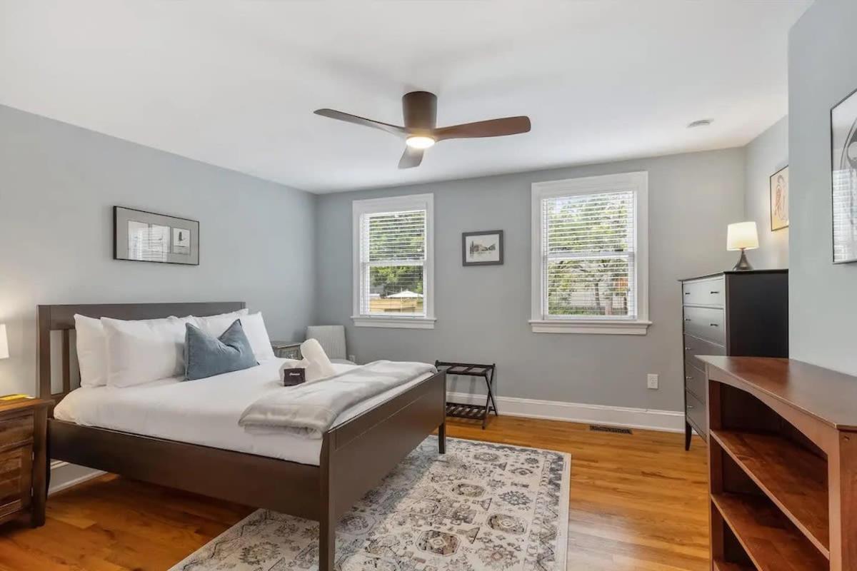 Historic & Modern Capitol Hill 2-br Row Holiday home