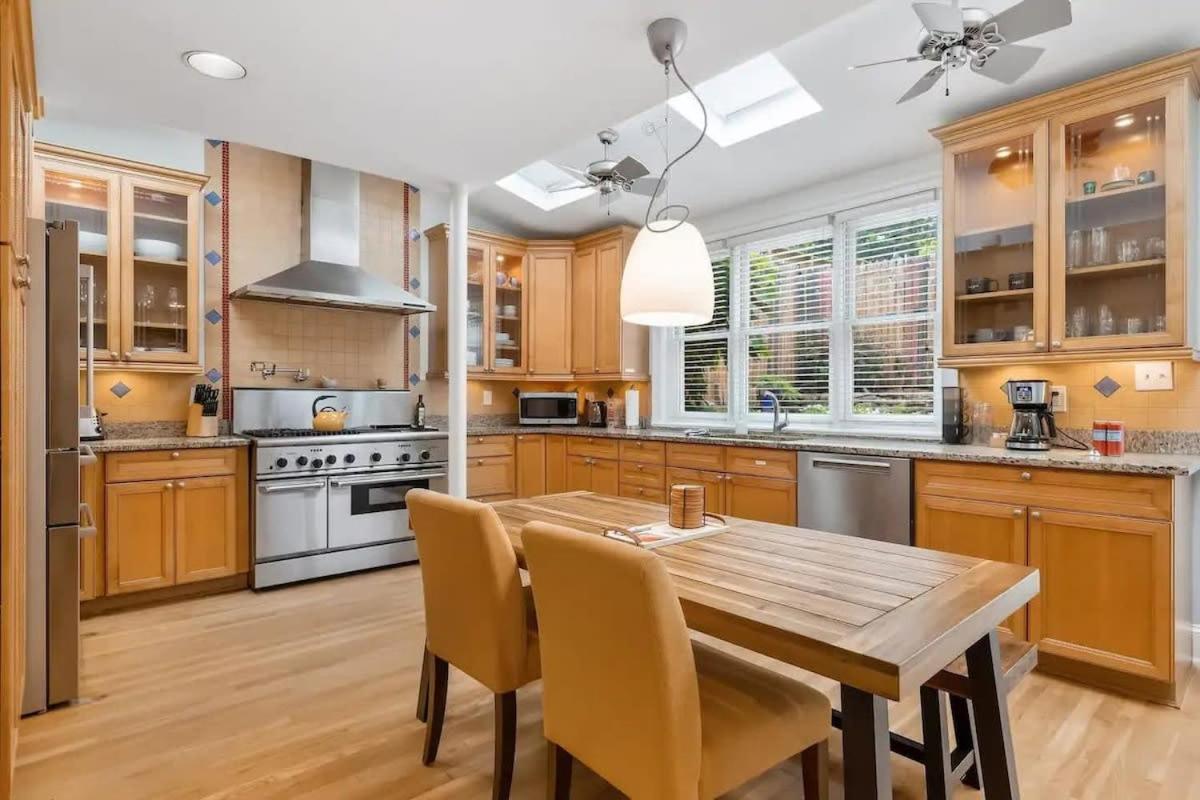 Holiday home Historic & Modern Capitol Hill 2-br Row *