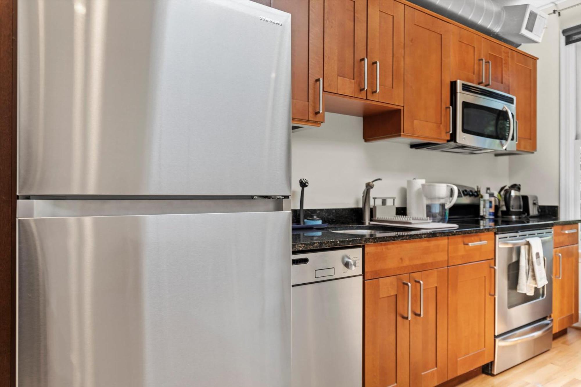 Logan Circle Carriage House 1b-1b & Bright Holiday home Washington
