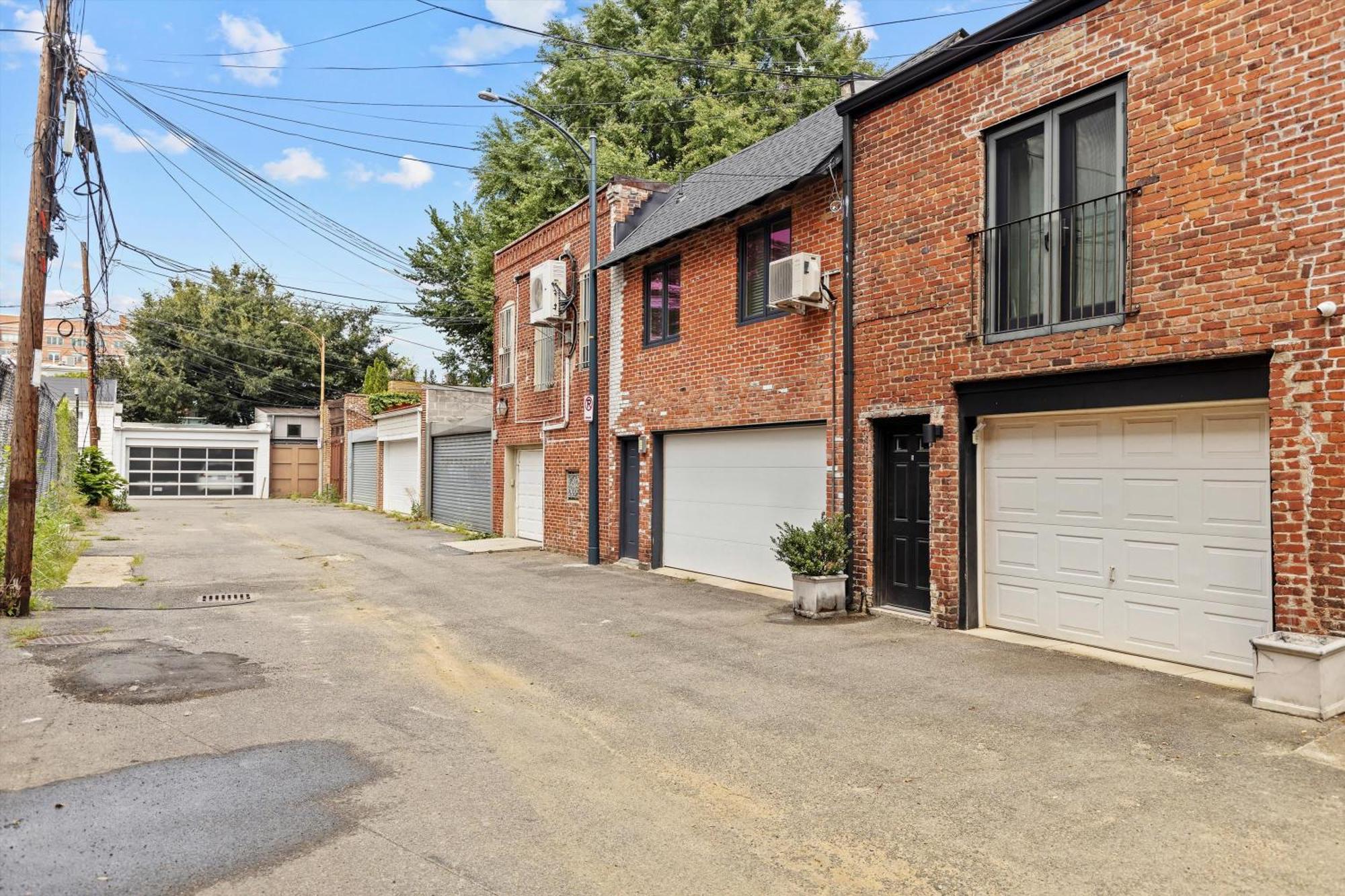 Logan Circle Carriage House 1b-1b & Bright