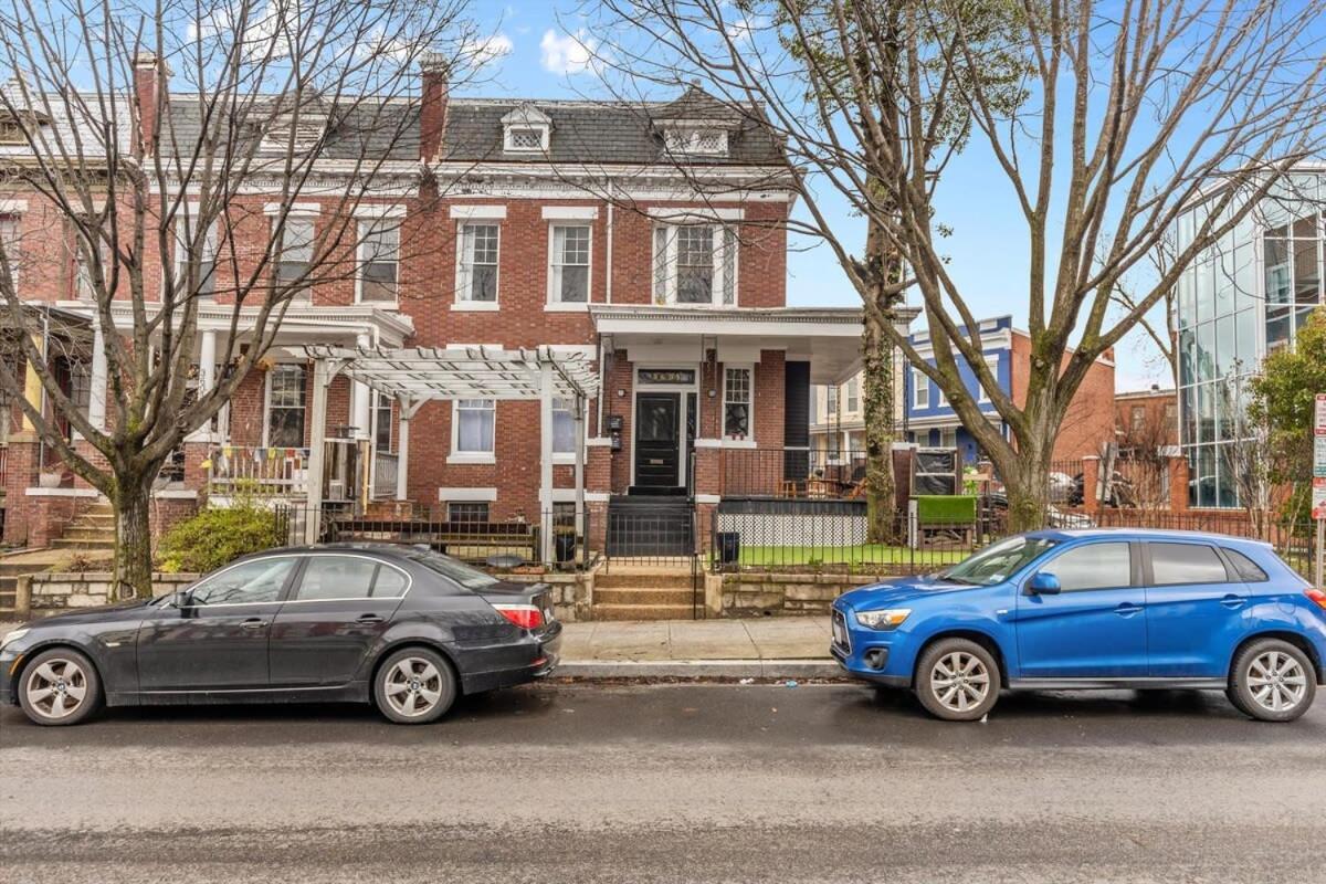3-br Historic Nestled Btw Petworth & Cohi Holiday home