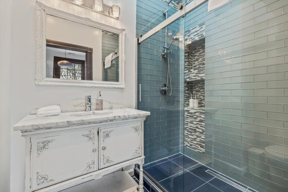 Holiday home 3-br Historic Nestled Btw Petworth & Cohi Washington