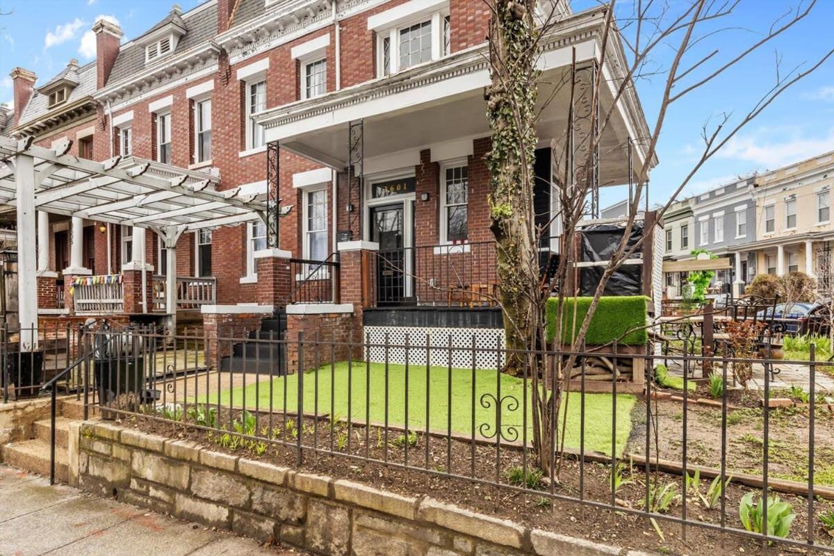 3-br Historic Nestled Btw Petworth & Cohi Holiday home *