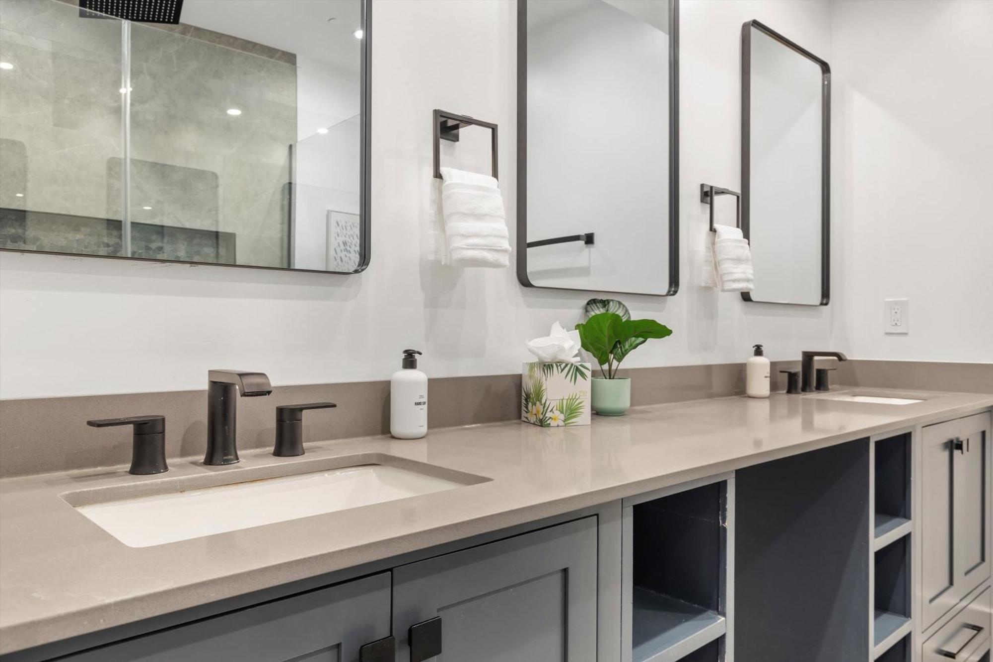 Holiday home Dc 5-br Townhome - Walk To Metro-rail *