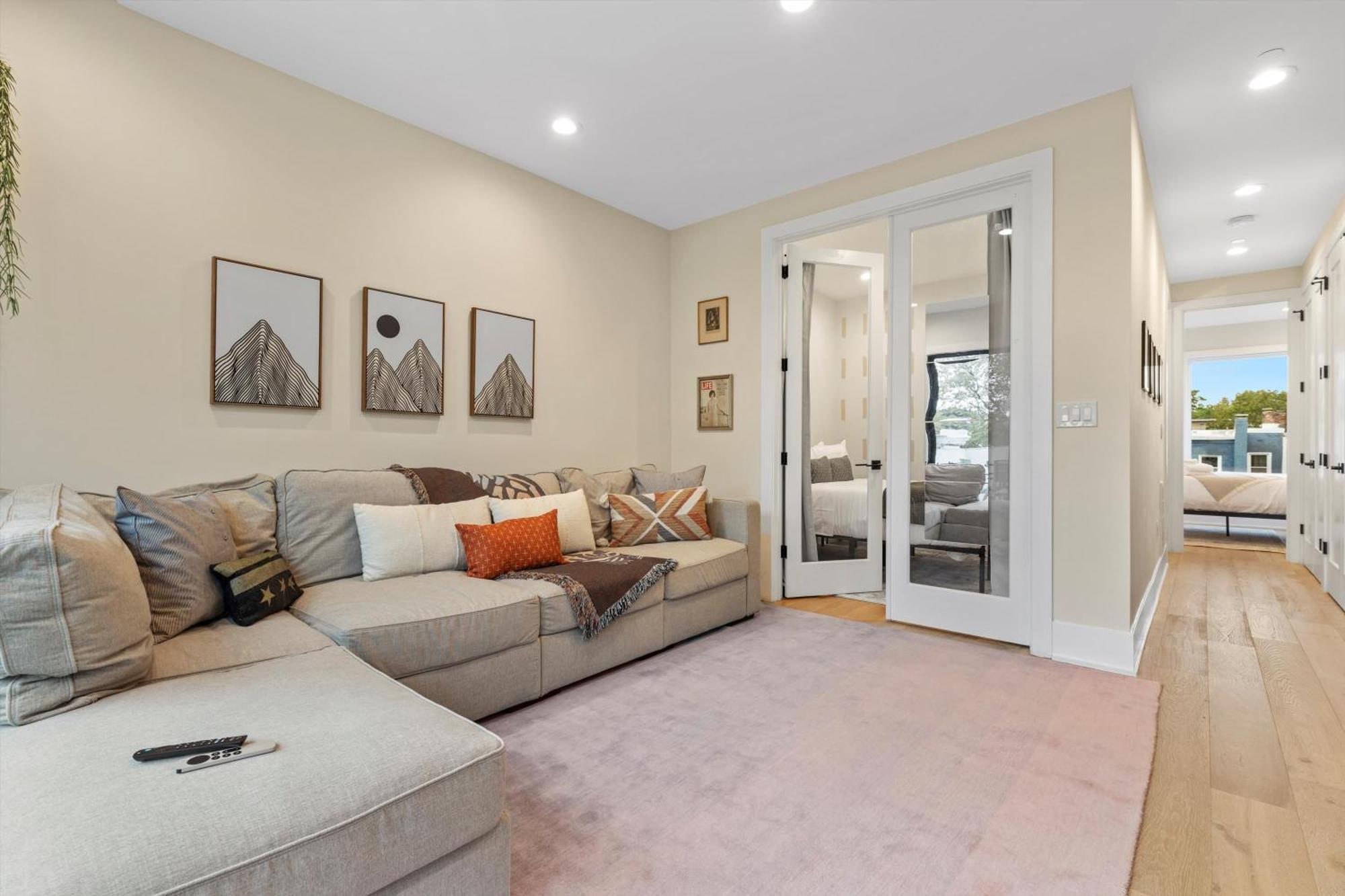 Dc 5-br Townhome - Walk To Metro-rail Washington