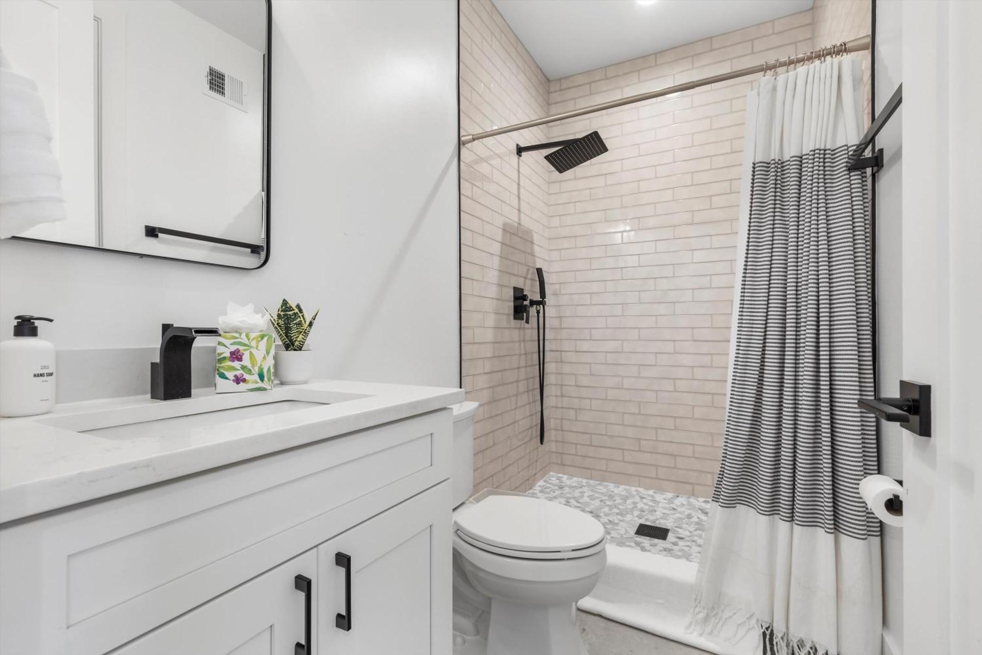 Dc 5-br Townhome - Walk To Metro-rail * Washington
