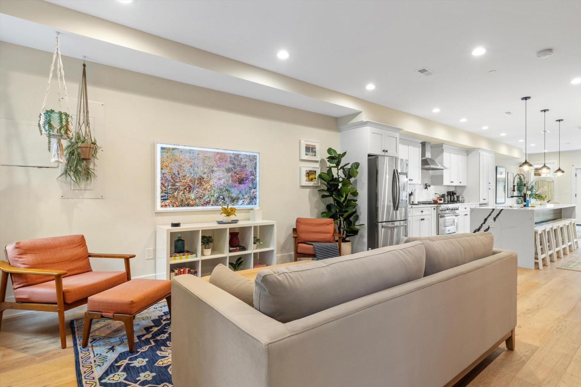 Dc 5-br Townhome - Walk To Metro-rail *