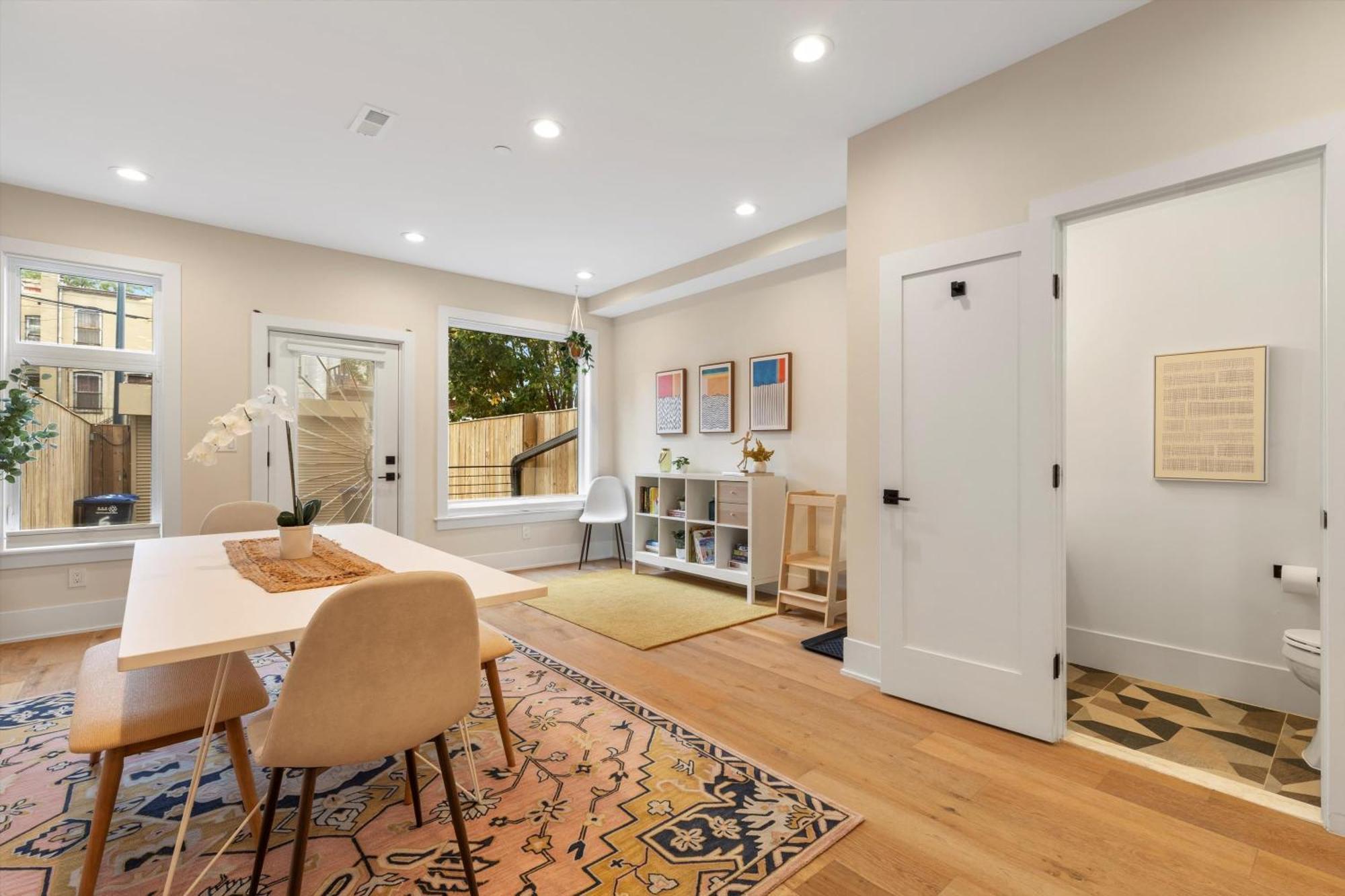 Dc 5-br Townhome - Walk To Metro-rail * Washington