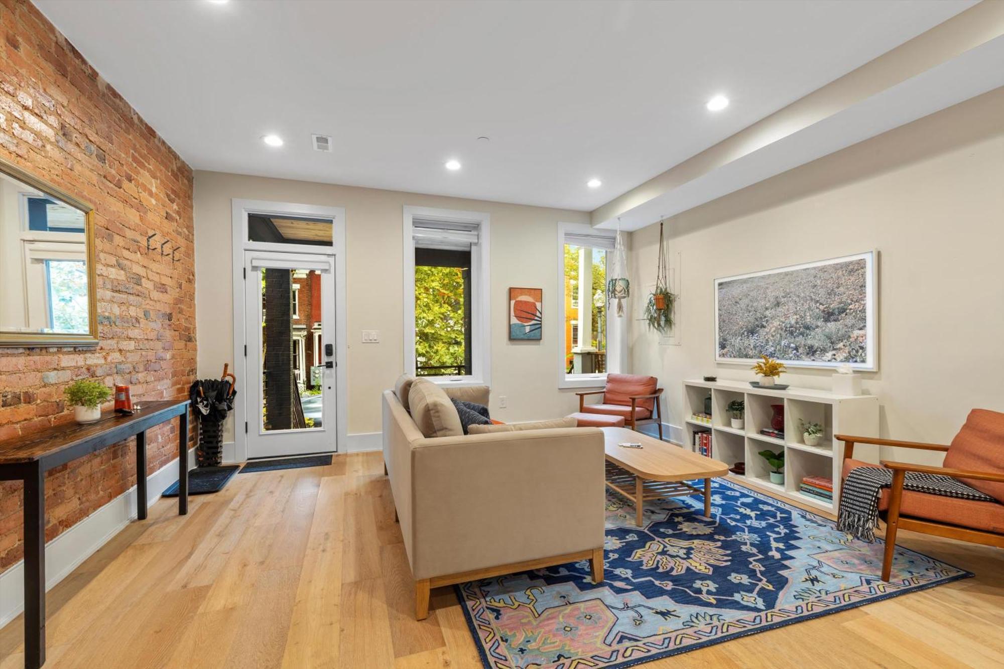 Dc 5-br Townhome - Walk To Metro-rail * Washington