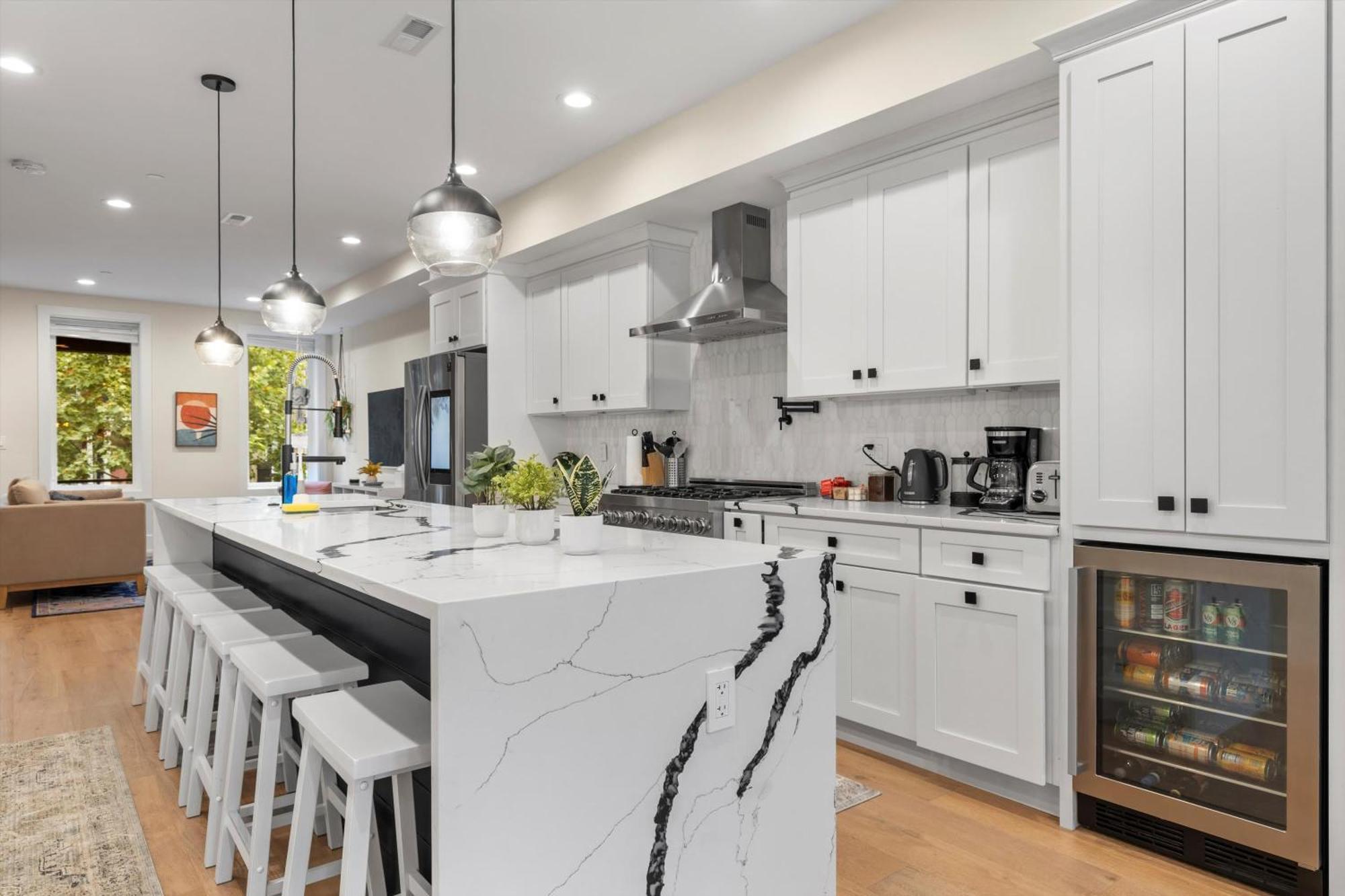 Dc 5-br Townhome - Walk To Metro-rail Holiday home
