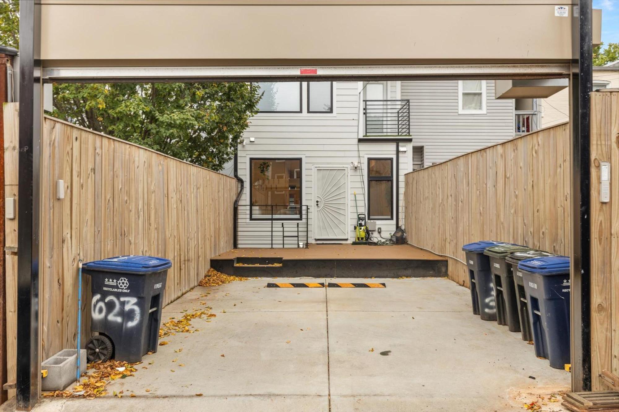Dc 5-br Townhome - Walk To Metro-rail