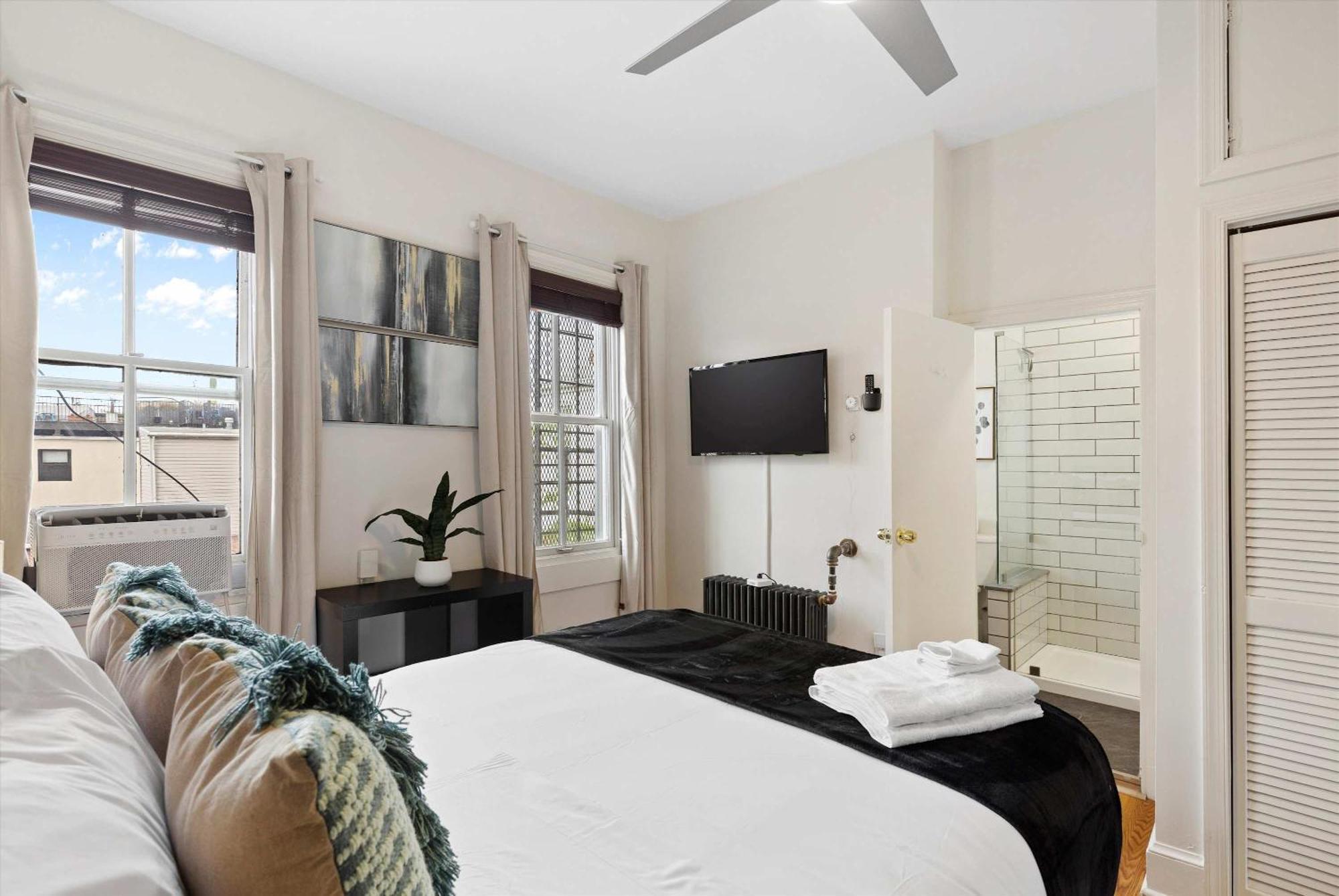 Chic 1-br Loft Nestled Between Dupont & Logan Apartment Washington