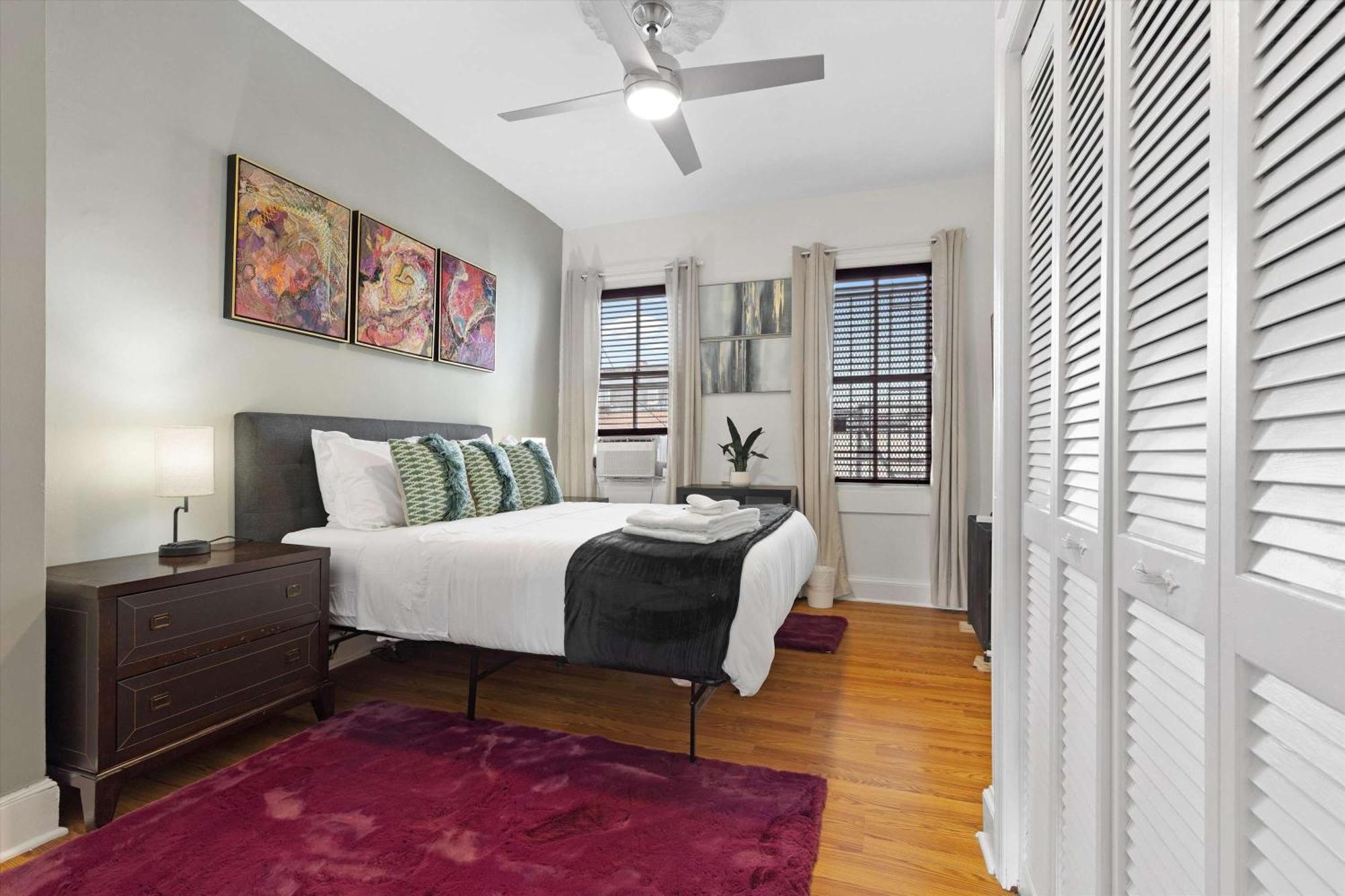 Apartment Chic 1-br Loft Nestled Between Dupont & Logan *