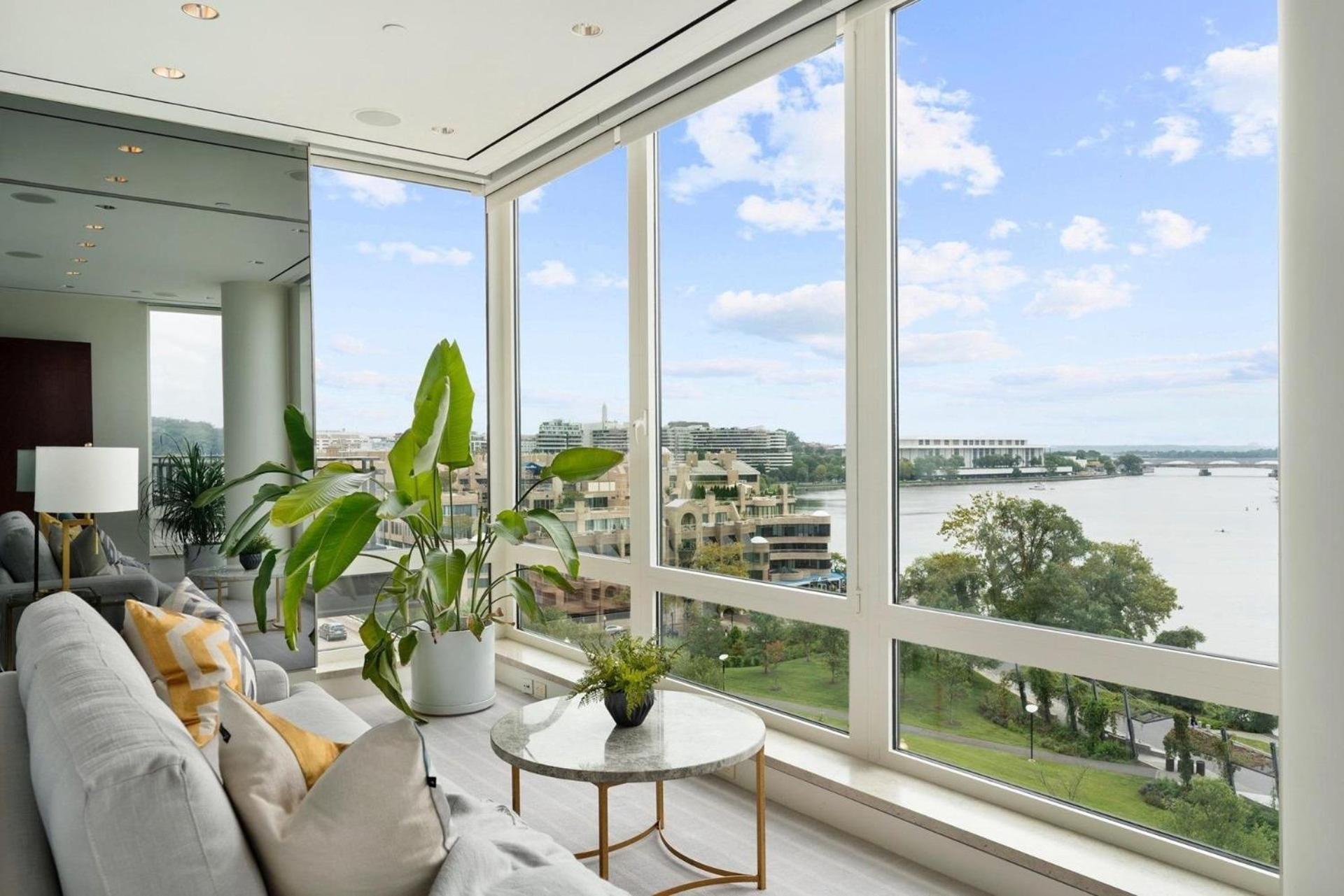 Luxurious Penthouse With Panoramic Views Apartment