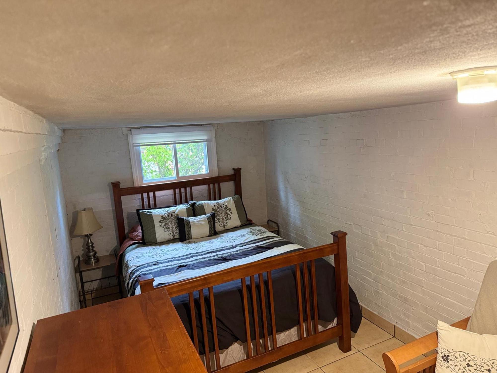 Apartment First Floor One Bedroom With Full Kitchen & Bath Washington