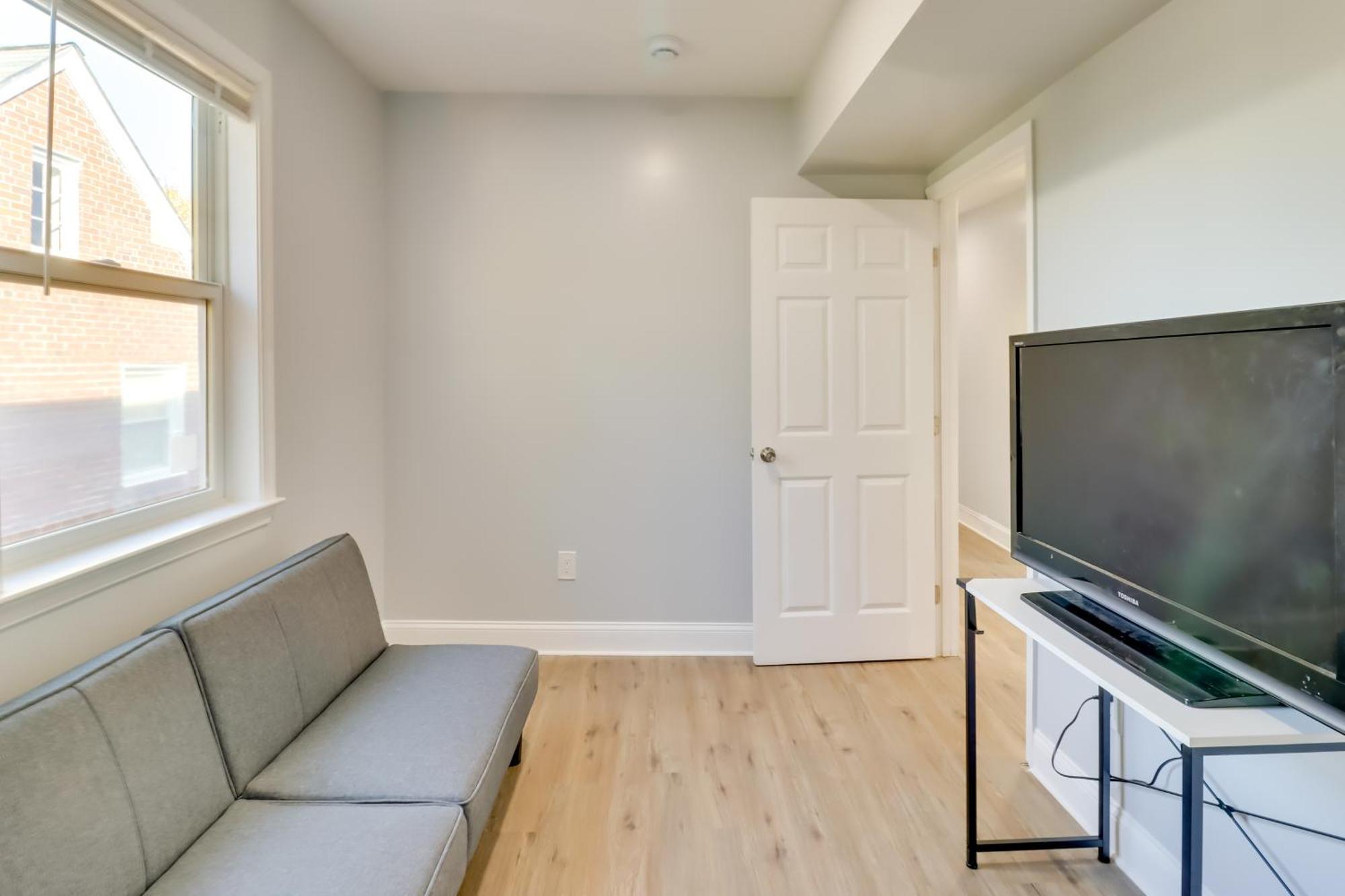 5 Mi To National Mall Dc With Pool Table Holiday home *
