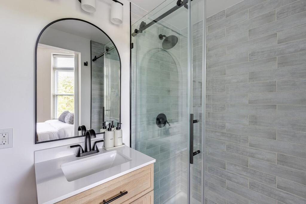 Apartment Luxury 3br With Parking In Heart Of Dc - Steps To Metro *