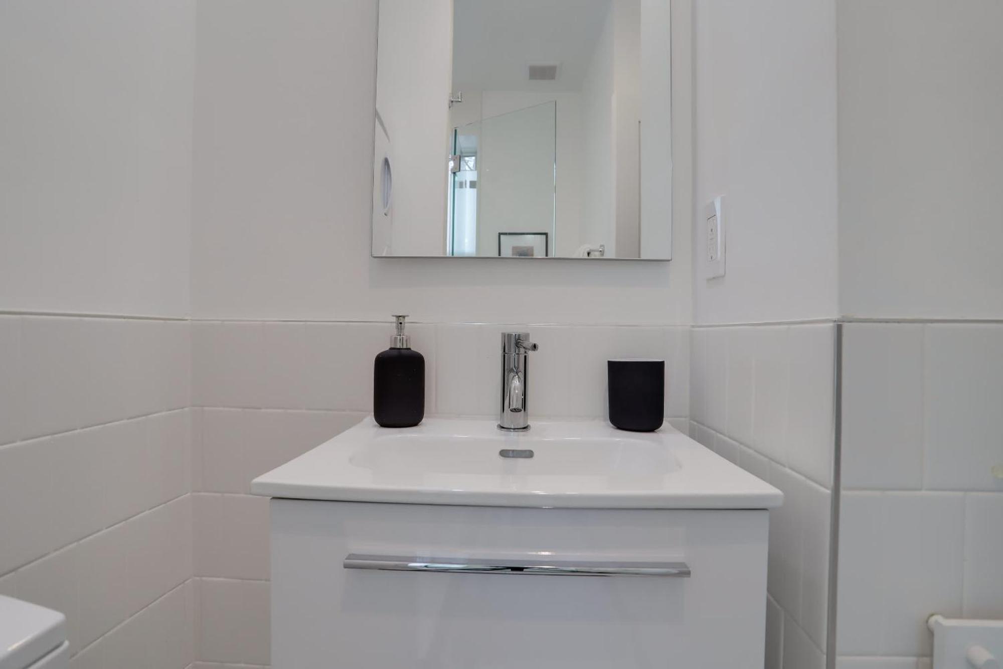 Apartment Sojourn's Eastern Market Carriage House Sleeps 2 Washington